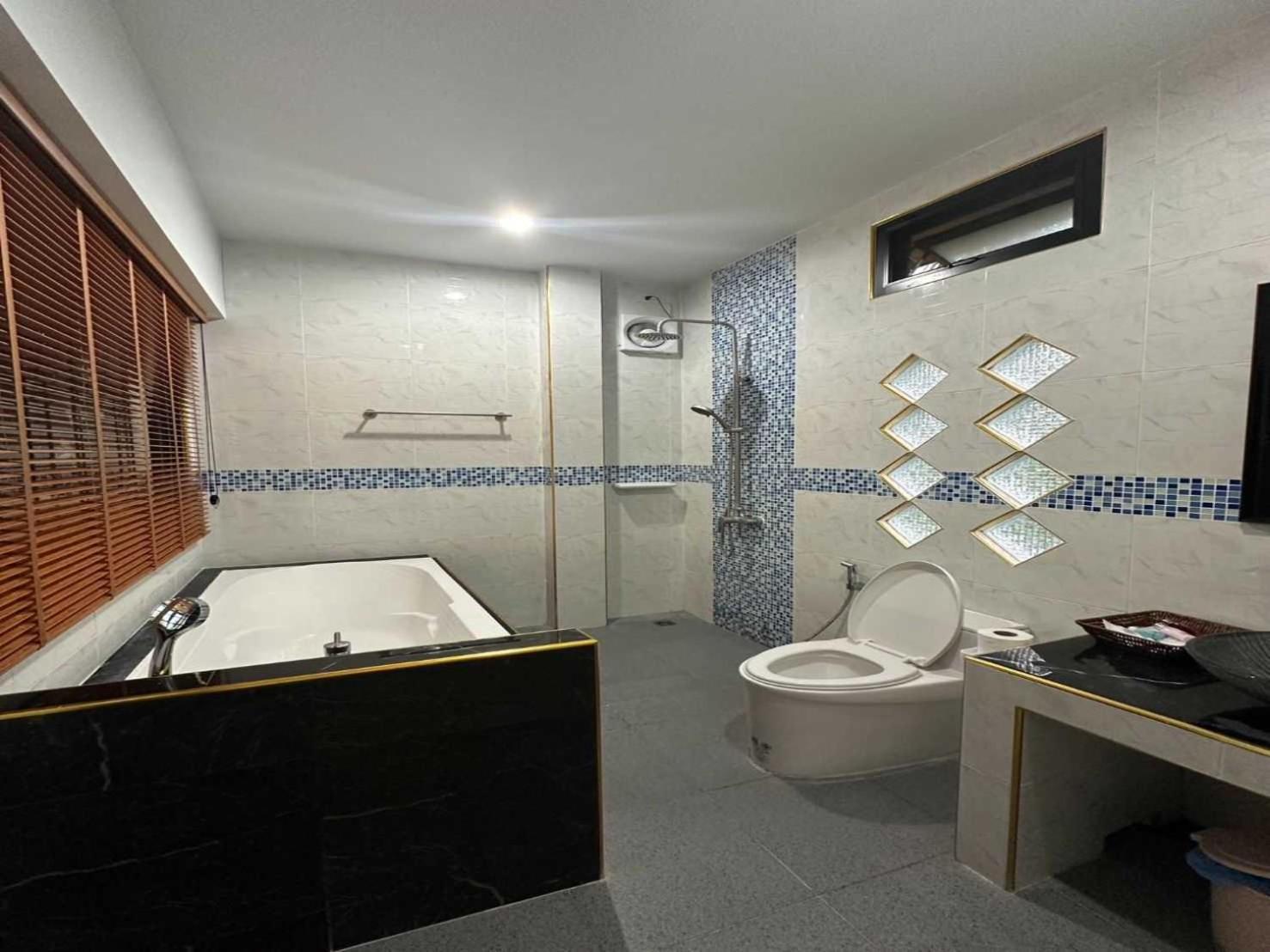 Capital O 75518 Baan Rose Resort Ao Luk Extérieur photo