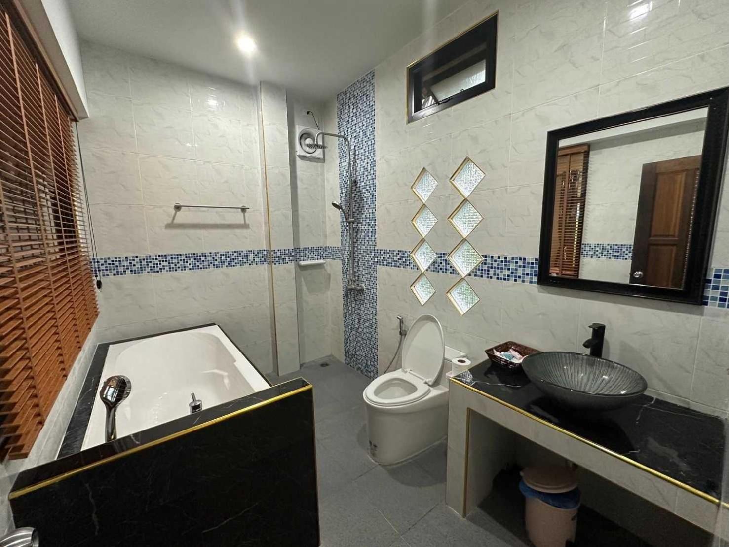 Capital O 75518 Baan Rose Resort Ao Luk Extérieur photo