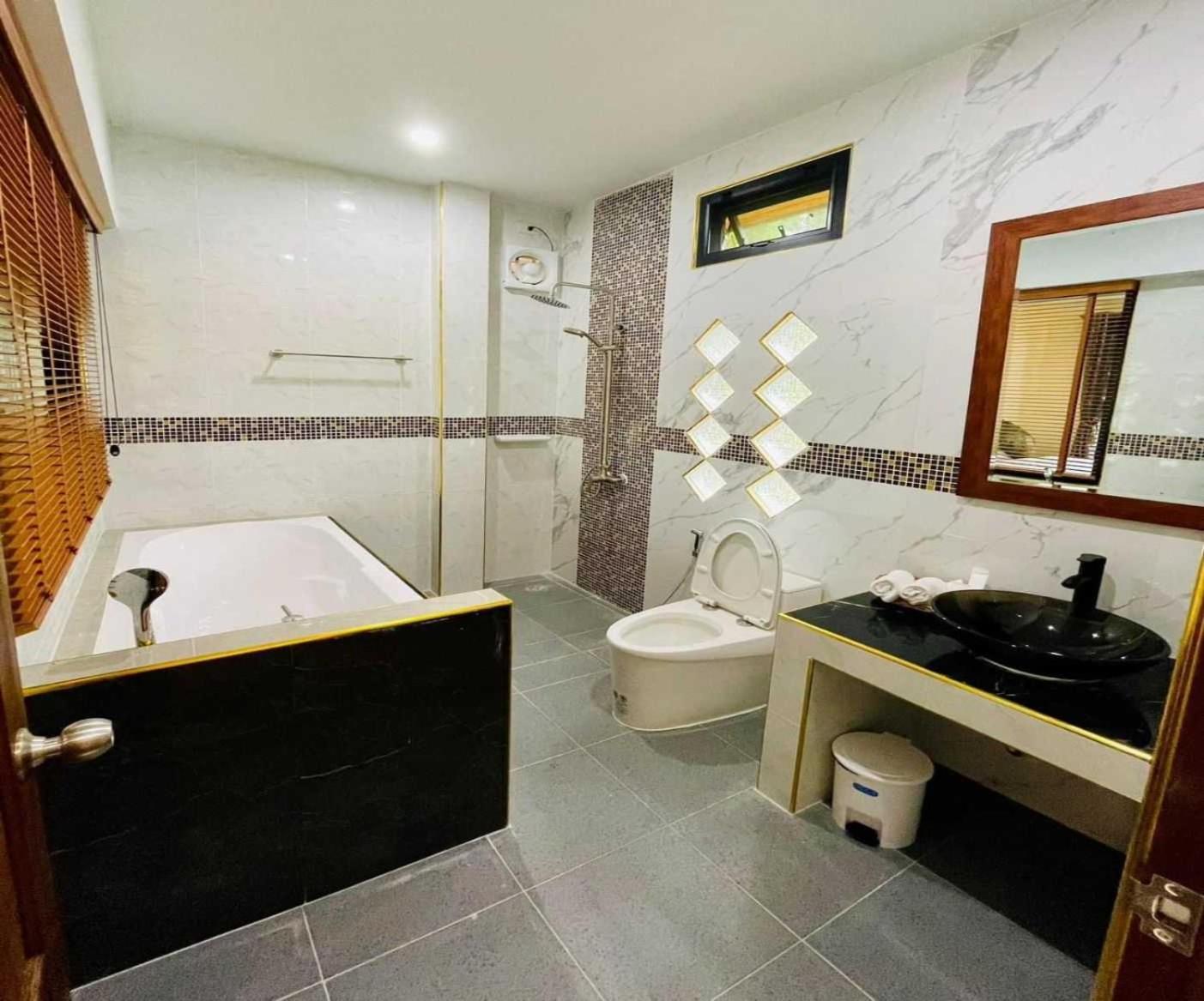 Capital O 75518 Baan Rose Resort Ao Luk Extérieur photo