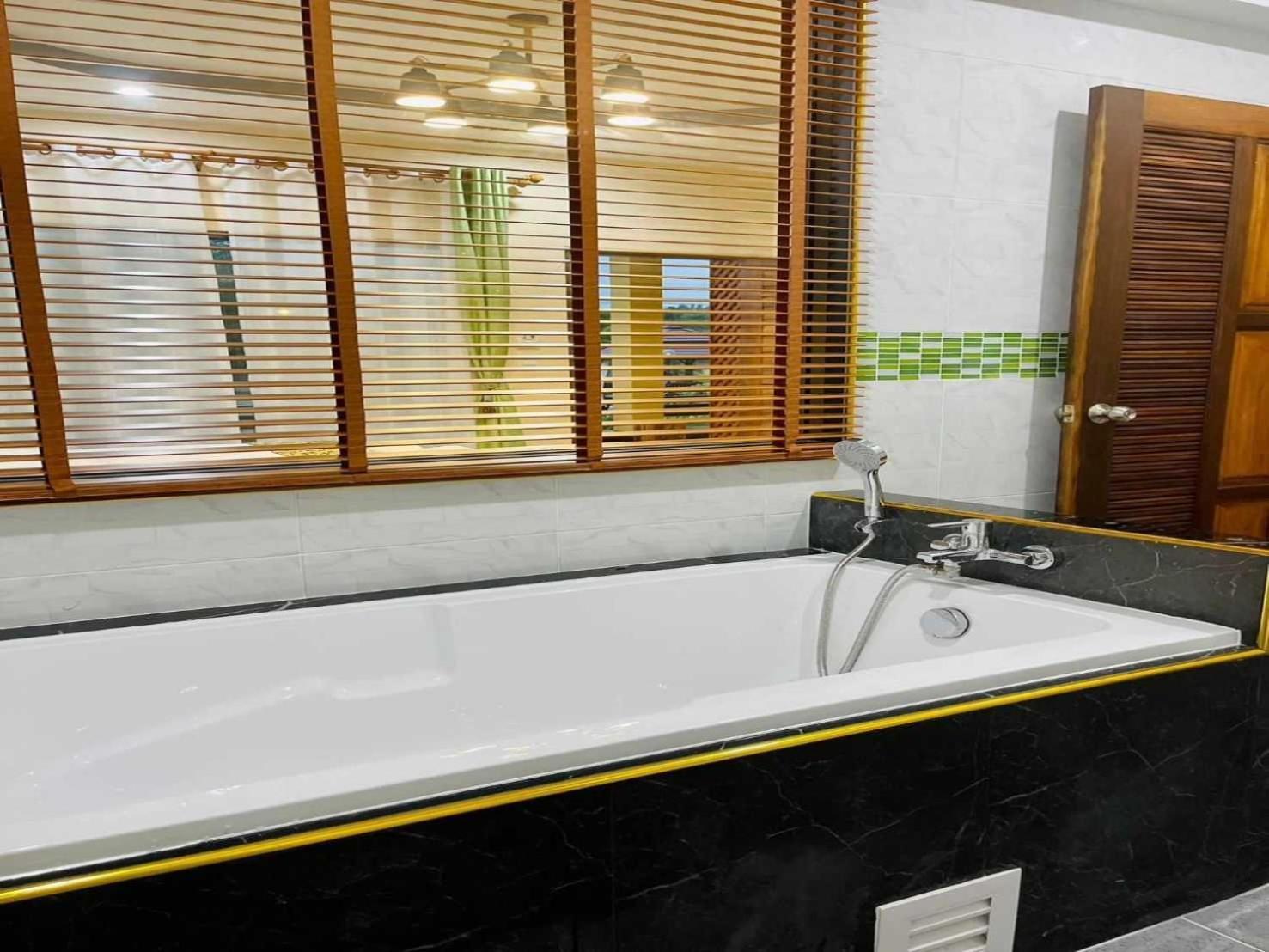 Capital O 75518 Baan Rose Resort Ao Luk Extérieur photo