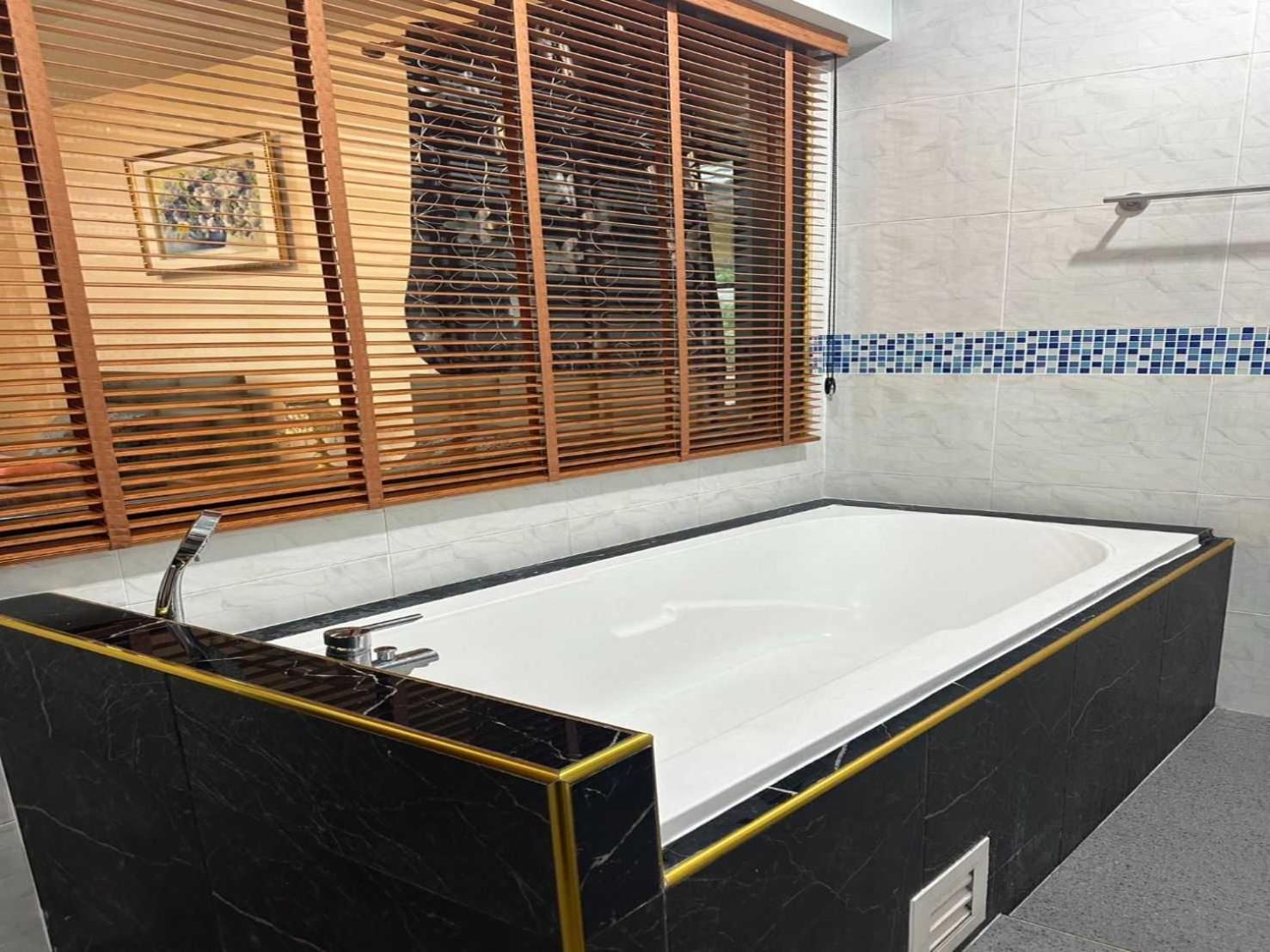 Capital O 75518 Baan Rose Resort Ao Luk Extérieur photo